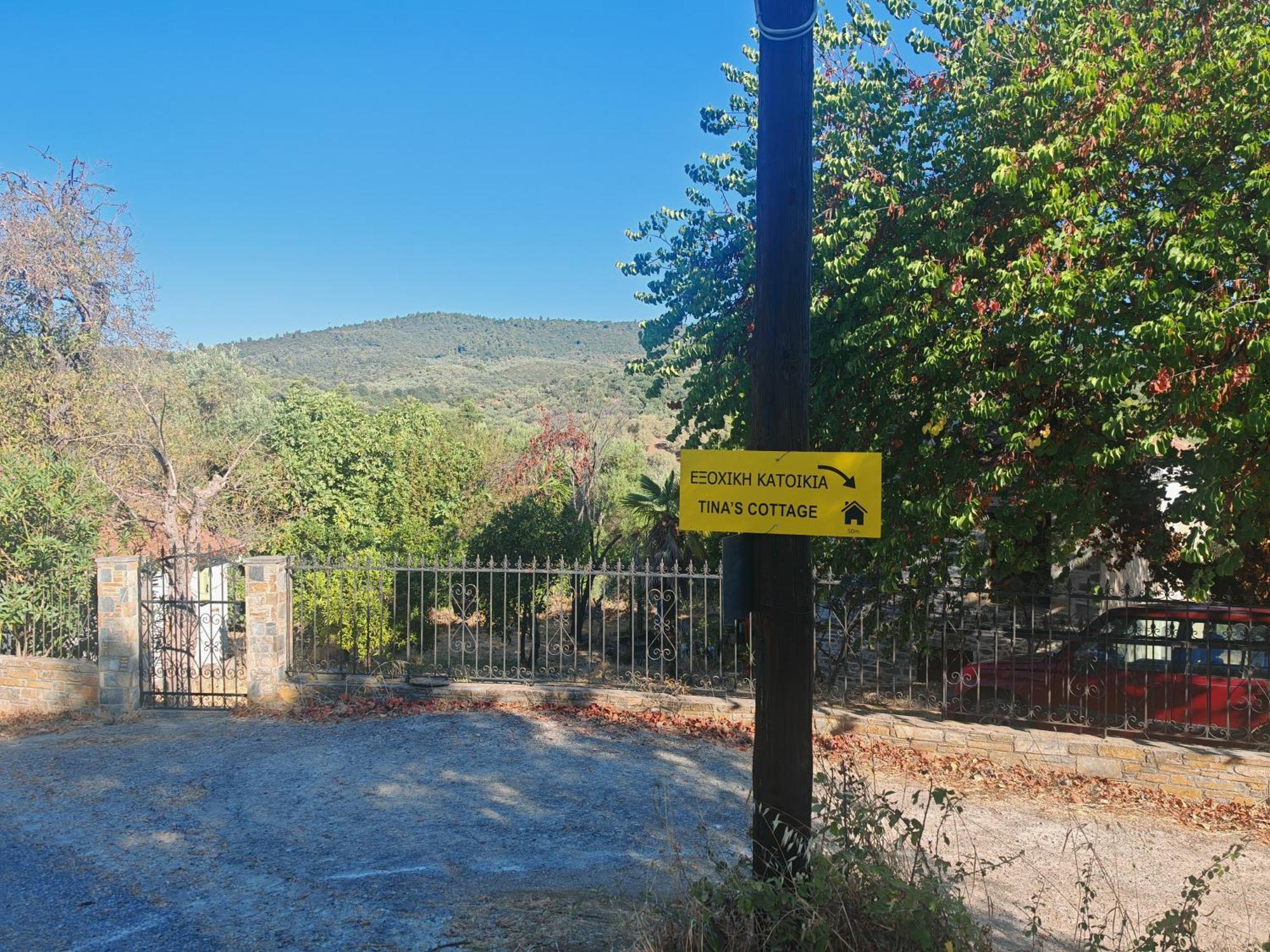 Εξοχική Κατοικία - Cottage Τίνα Líri Exterior photo