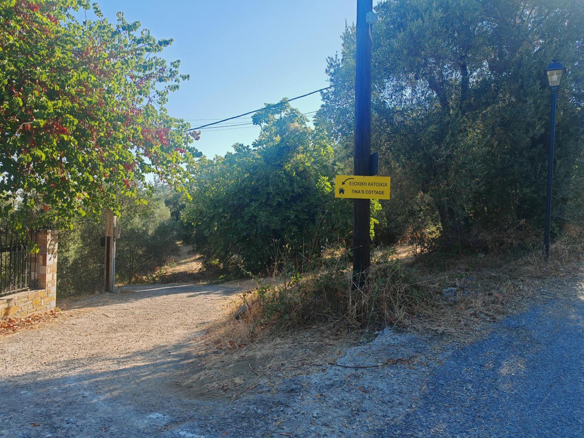 Εξοχική Κατοικία - Cottage Τίνα Líri Exterior photo